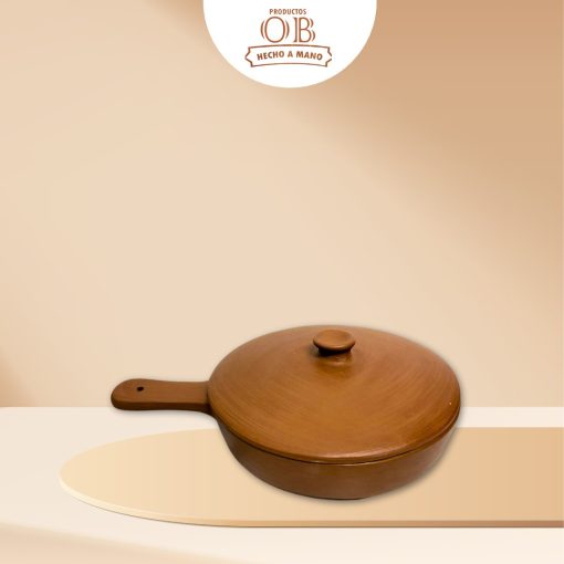 sarten con tapa de barro peruano